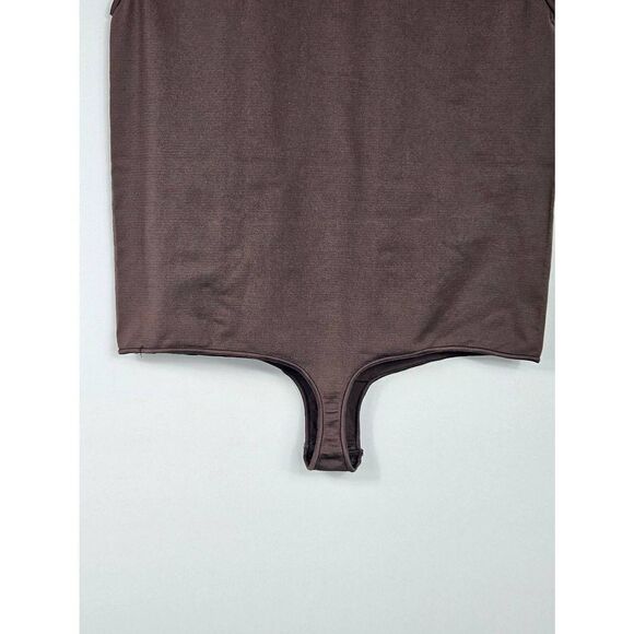 Skims Essential bodysuit Nwot - Picture 9 of 10